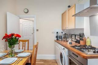 Lovely 2-bed flat next to Oval Cricket Ground - 3