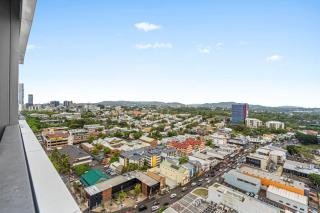 Stunning 2 Bedroom Retreat with Rooftop Pool - 6