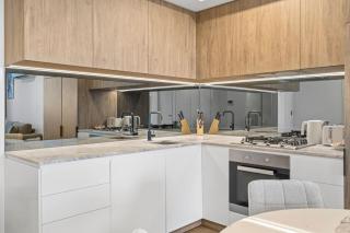 Stunning 2 Bedroom Retreat with Rooftop Pool - 4