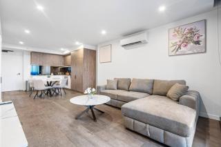 Stunning 2 Bedroom Retreat with Rooftop Pool - 3