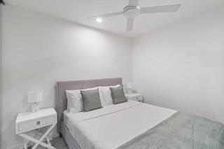 Stunning 2 Bedroom Retreat with Rooftop Pool - 2