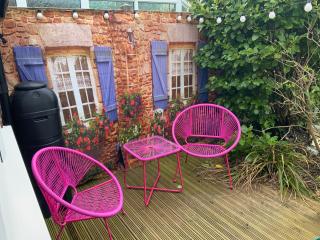 Double Bedroom with Private Entrance - 8