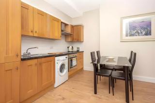 Comfy Edinburgh Base - 2