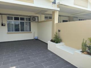 Tg Puteri Resort, 10pax, 20 mins to CIQ JB - 8