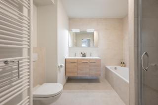 Seaview Apartment with Parking & Balcony - 7