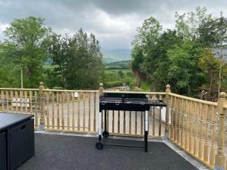 Dog-Friendly 6-Person Cottage with Hot Tub - Cantref, Brecon - 8