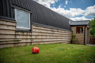 Dog-Friendly 4-Person Cottage with Hot Tub - Cantref, Brecon - 6