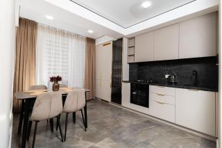 Brand New Flat Near Cafes and Shops Full Ameneties - 9