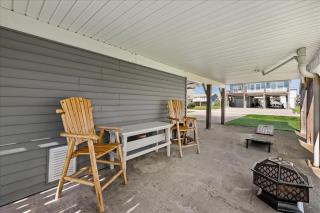 Blue Breezes - Cozy Jamaica Beach Home - 2