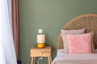 Studio cosy 2-3 pers, balcon, parking privé, clim, WiFi - 15 min sanctuaire - 4