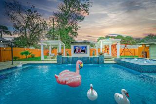 Luxury Retreat with HeatedPool, Firepit and Outdoor Cinema - 0