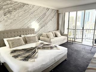Surfers Paradise Studio on L12, Ocean and City Views - 6