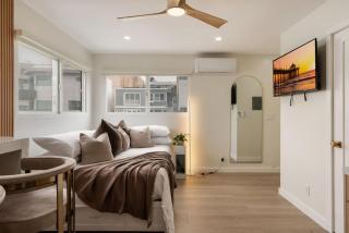 Modern Coastal Studio with Balcony and Parking - 9