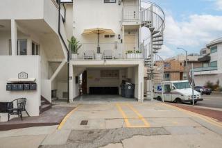 Modern Coastal Studio with Balcony and Parking - 6