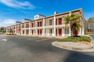 Red Roof Inn & Suites Wilson - 9