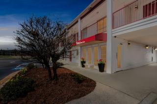 Red Roof Inn & Suites Wilson - 3