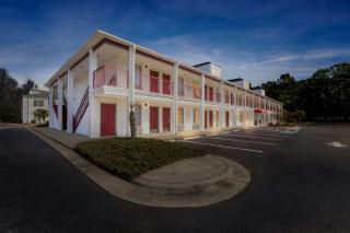Red Roof Inn & Suites Wilson - 4