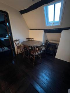 Self Contained Apartment - The Ostrich Inn, Newland - 5
