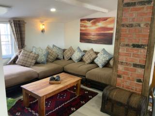 woodpecker cottage at frog trotters cottages - 3