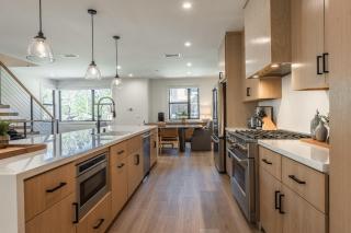 New Luxury 4BR /3BA Obsidian Reserve #88 – Private Hot Tub & Sauna, 2-Car Garage, gr8 Views! - 2
