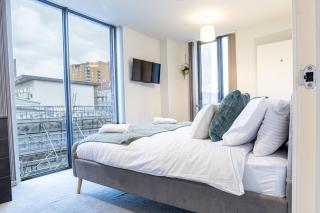 Manchester City Centre apartment, Pool table - 5