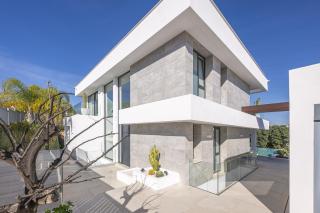 Luxury Five Bedroom Villa with Sea View - 8