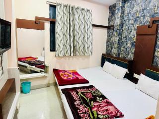 Hotel Silver Suit - 3