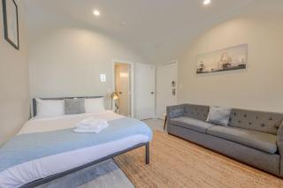 Stunning Back Bay Studio Apartment - 5