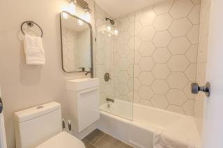 Back Bay Stylish Studio - 6