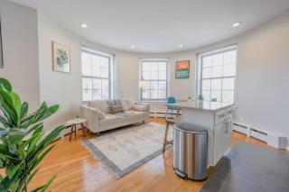 Light Filled Studio in Back Bay - 8