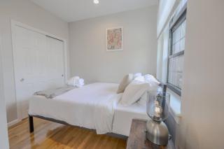 Light Filled Studio in Back Bay - 4