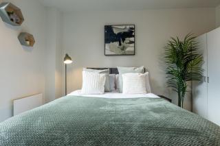 Manchester City Centre, Spacious apartment - 7