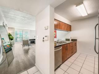 1BR Brickell High-Rise Condo - Balcony & Parking - 1