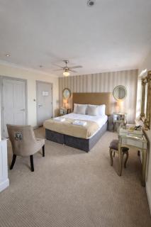 Crescent Victoria Hotel - 8