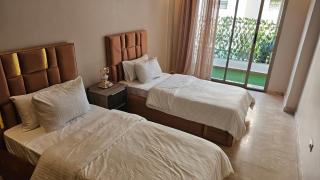 Modern 2-3BR, 2-3BA Apartment with Sunny Balcony & Walk-In Closet, Premium Stay in Maârif - Casablanca - 4