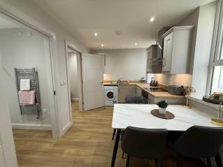 Modern 1BR Apt in Portrush - Central & Stylish Stay - 2