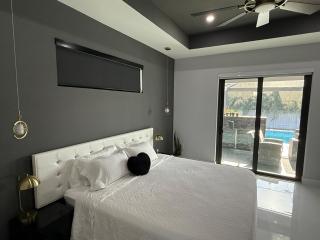 Ceitus Escape-Modern Home with Pool and Game Room - 7
