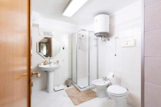 Room with kitchen & free parking 100 m from the sea - 5