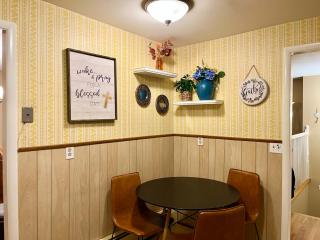 Cozy Room Near BU, UHS, Lourdes Queen Bed Office - 3