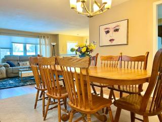 Cozy Room Near BU, UHS, Lourdes Queen Bed Office - 2