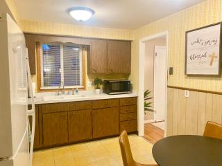 Roomy Retreat-Enjoy Golf Course-BU-UHS-Guthrie - 6