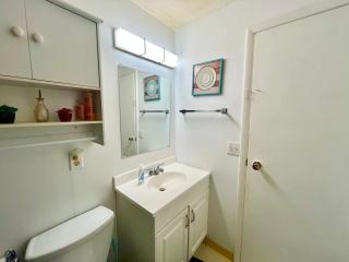 Roomy Retreat-Enjoy Golf Course-BU-UHS-Guthrie - 3