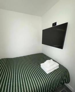 Double room 3 Minute drive from Luton Airport - 4