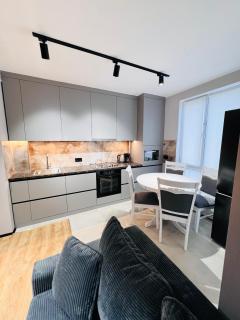 Spacious 2BR Central Apartment - 3