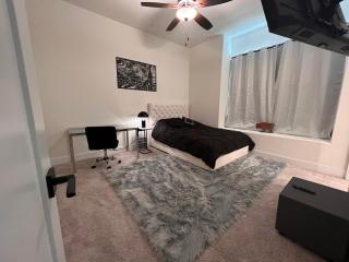 Executive Home In Law Suite - 9
