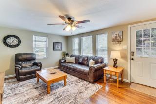 4 Mi to Dollywood! Smokies Basecamp with Yard - 3