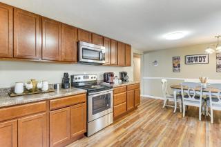 4 Mi to Dollywood! Smokies Basecamp with Yard - 1