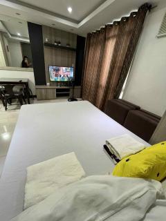 Staycation in manhattan heights tower B beside alimall cubao 3 pax - 4