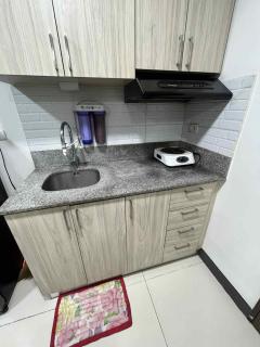 Staycation in manhattan heights tower B beside alimall cubao 3 pax - 1