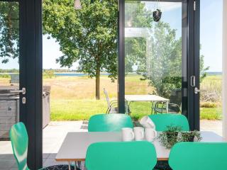 Retreat with Outdoor Whirlpool - 3